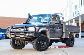TOYOTA LANDCRUSIER MONSTER XD MATTE BLACK